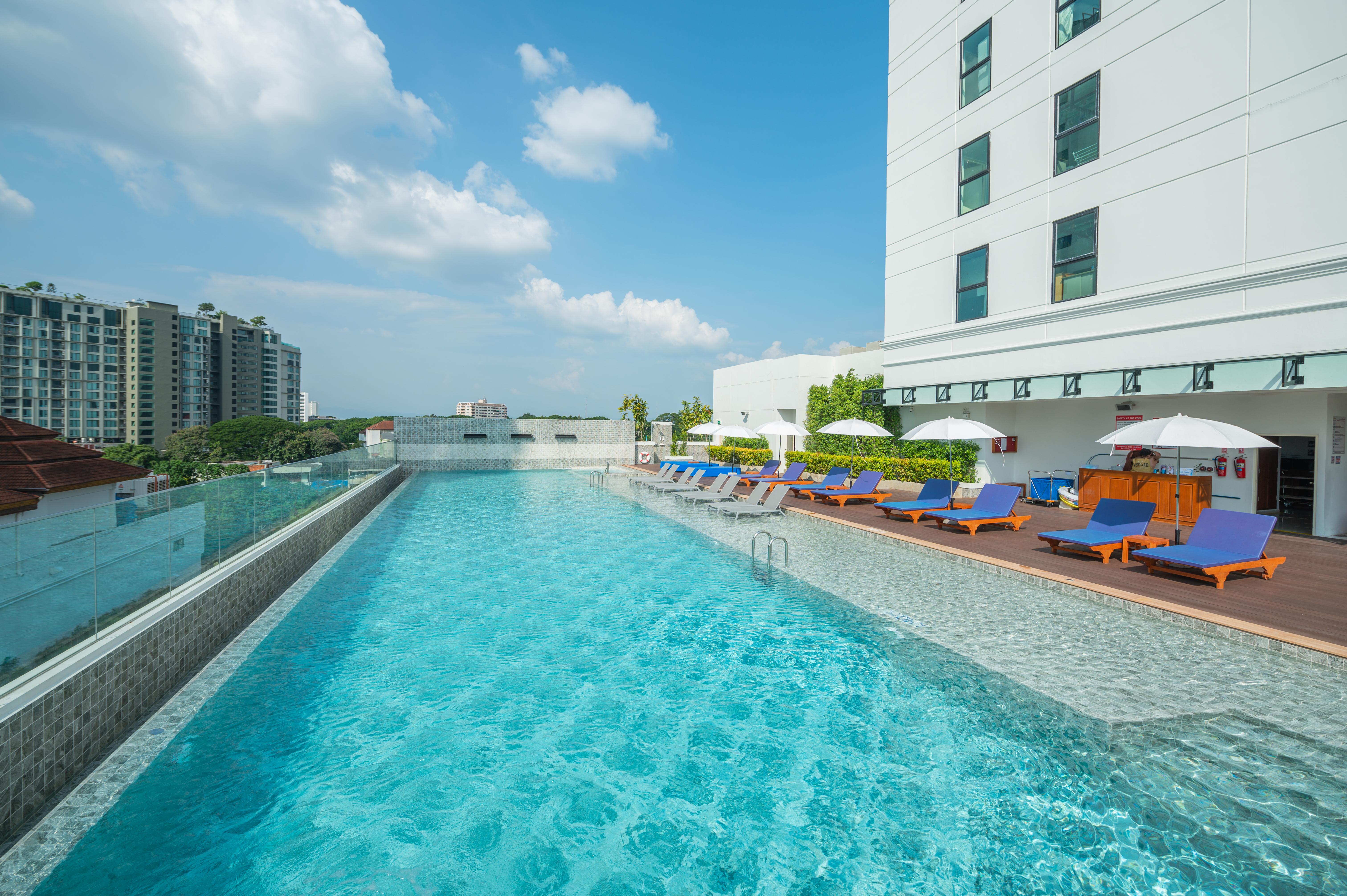 The Empress Premier Chiang Mai - Sha Extra Plus Exterior photo The swimming pool at the hotel