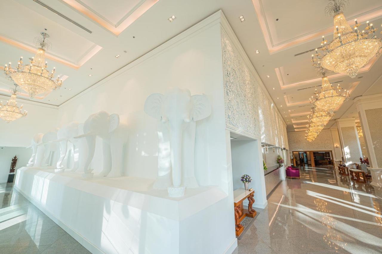 The Empress Premier Chiang Mai - Sha Extra Plus Exterior photo The lobby of the hotel