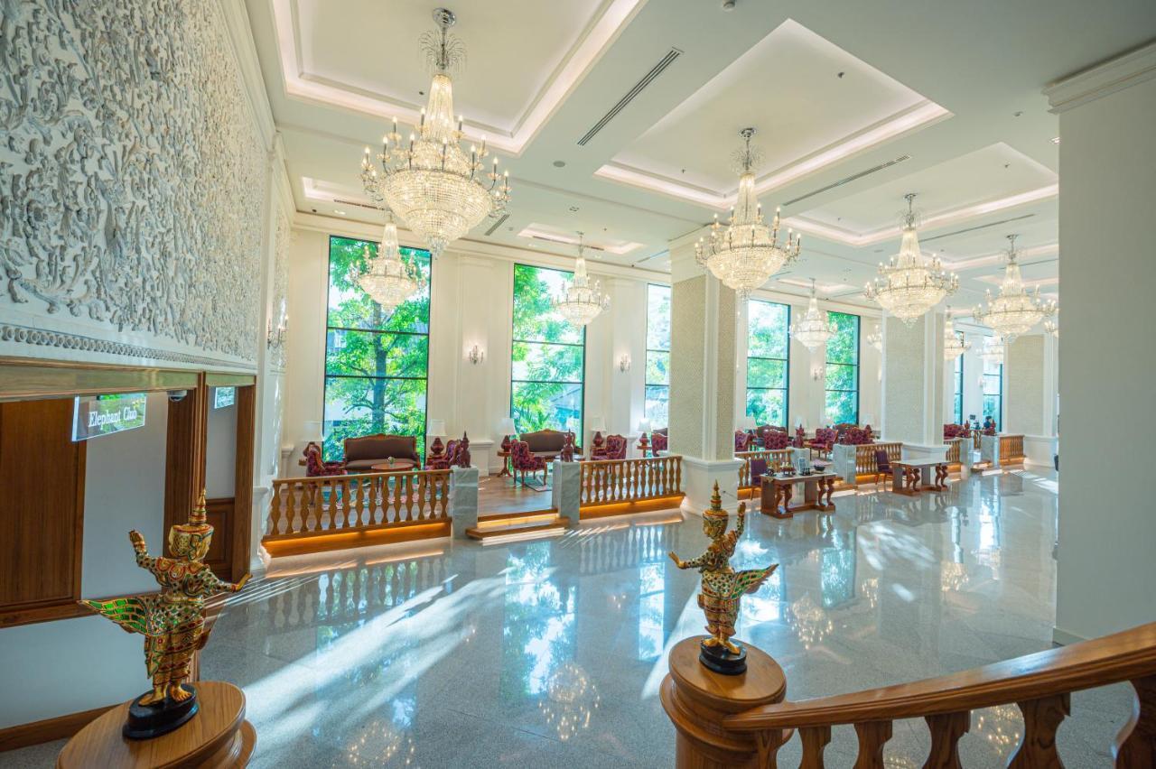 The Empress Premier Chiang Mai - Sha Extra Plus Exterior photo The lobby of the hotel