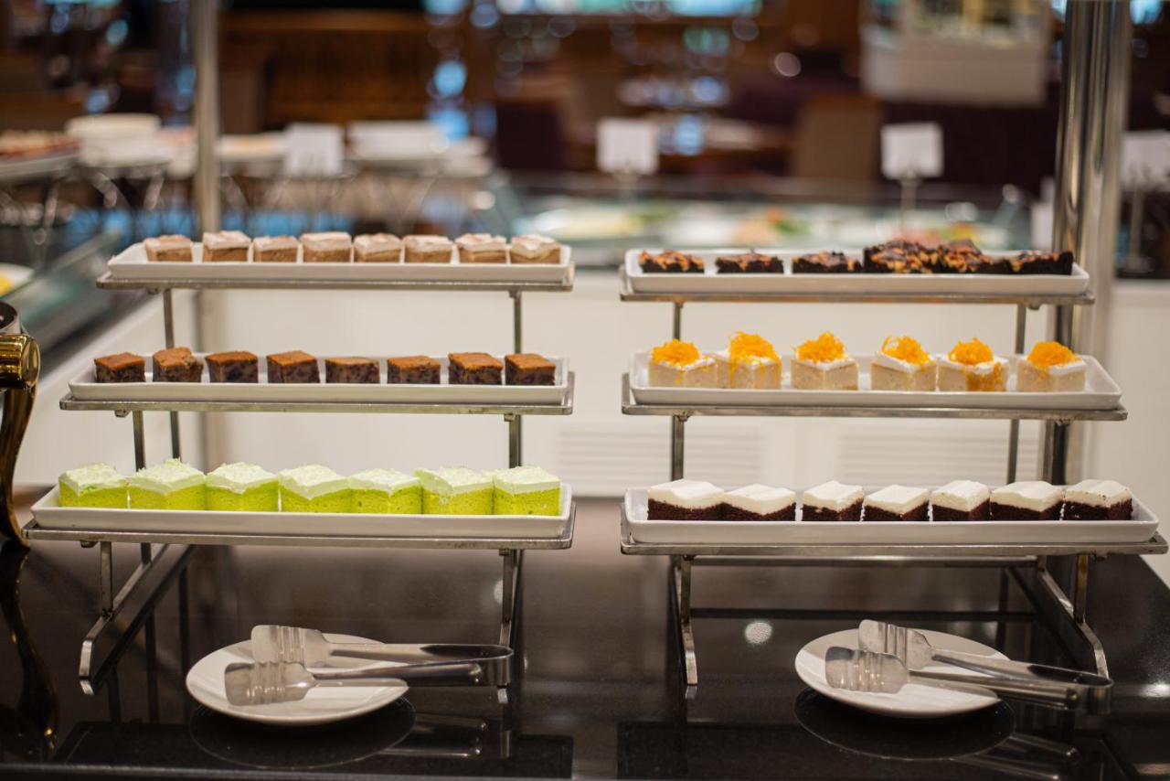 The Empress Premier Chiang Mai - Sha Extra Plus Exterior photo A dessert buffet