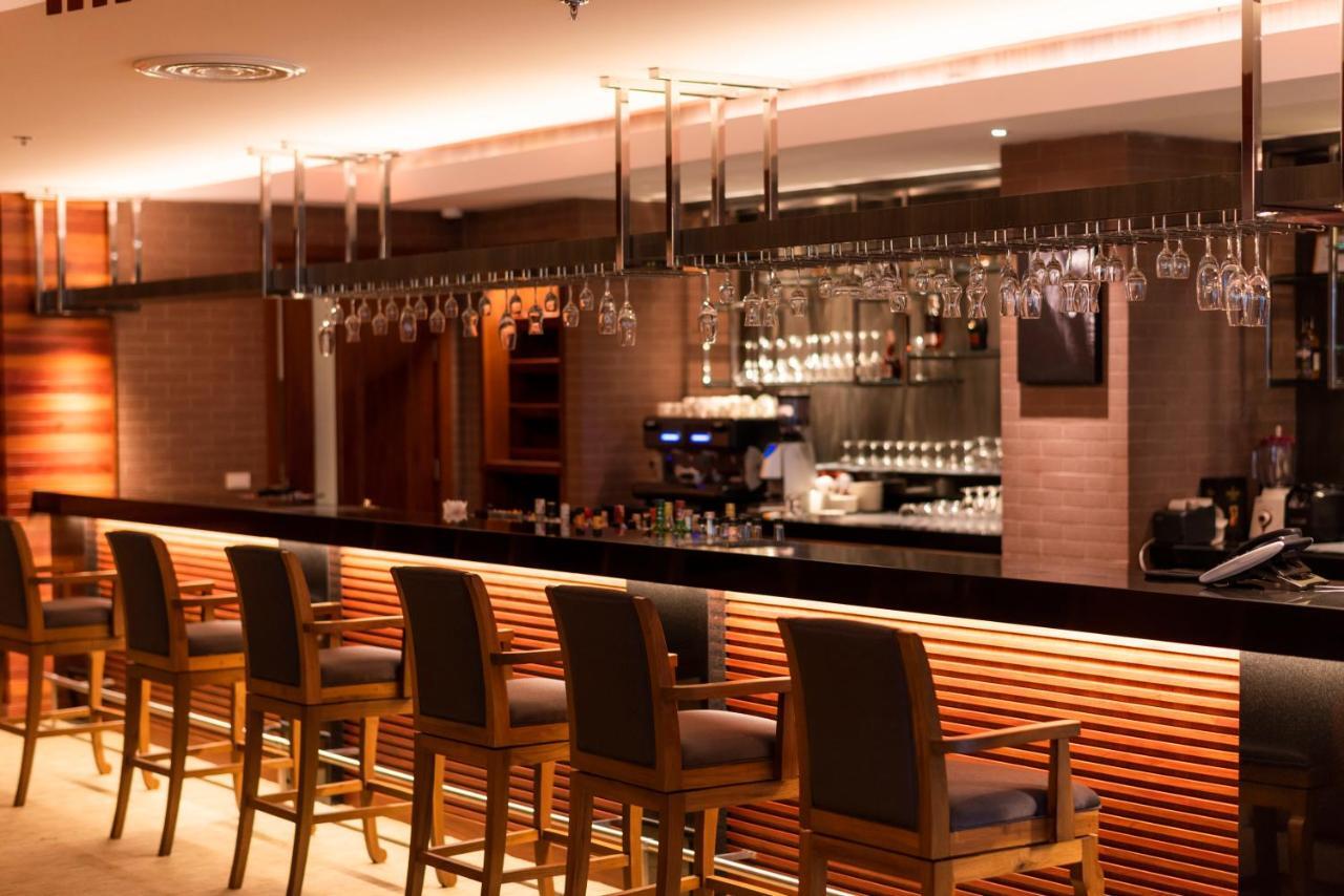 The Empress Premier Chiang Mai - Sha Extra Plus Exterior photo A bar at a hotel