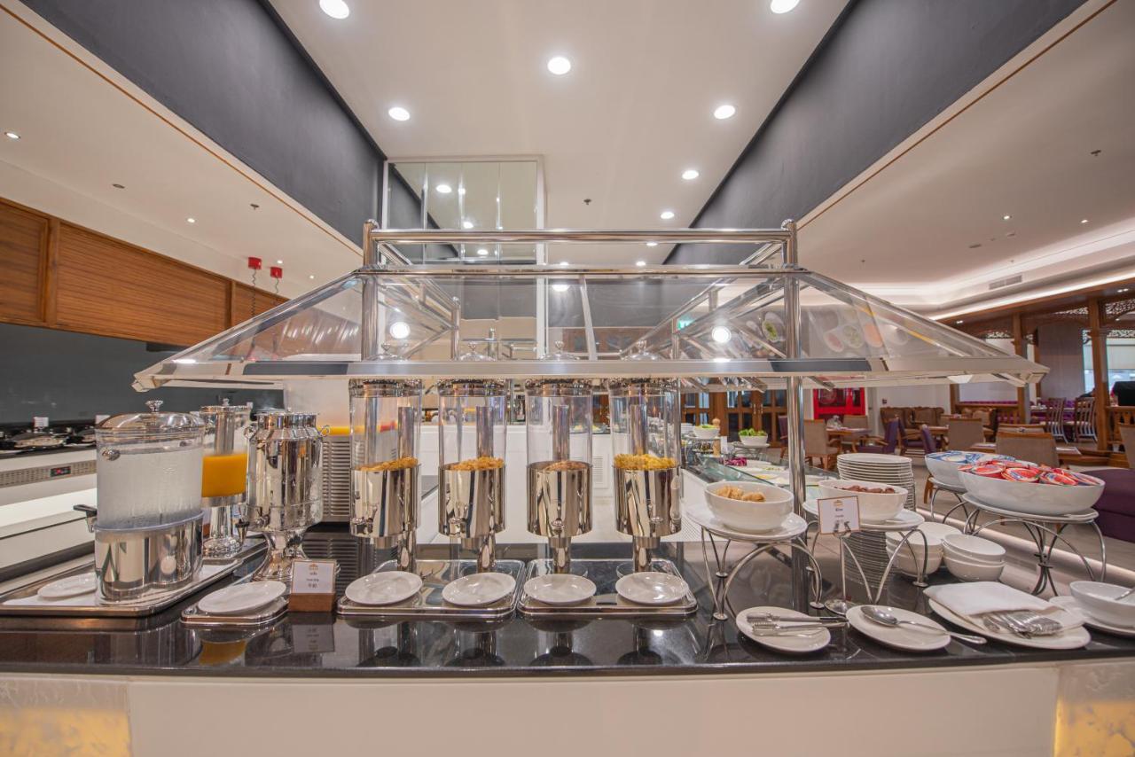 The Empress Premier Chiang Mai - Sha Extra Plus Exterior photo A buffet at a hotel