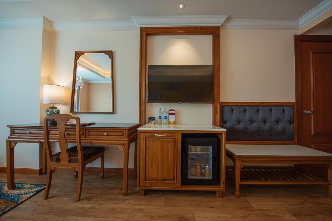 The Empress Premier Chiang Mai - Sha Extra Plus Exterior photo A room at the hotel