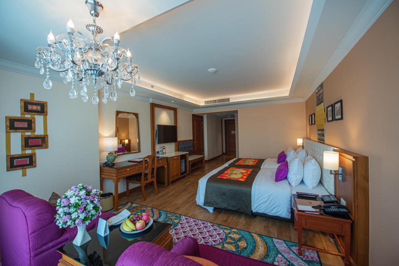 The Empress Premier Chiang Mai - Sha Extra Plus Exterior photo Suite room at the hotel